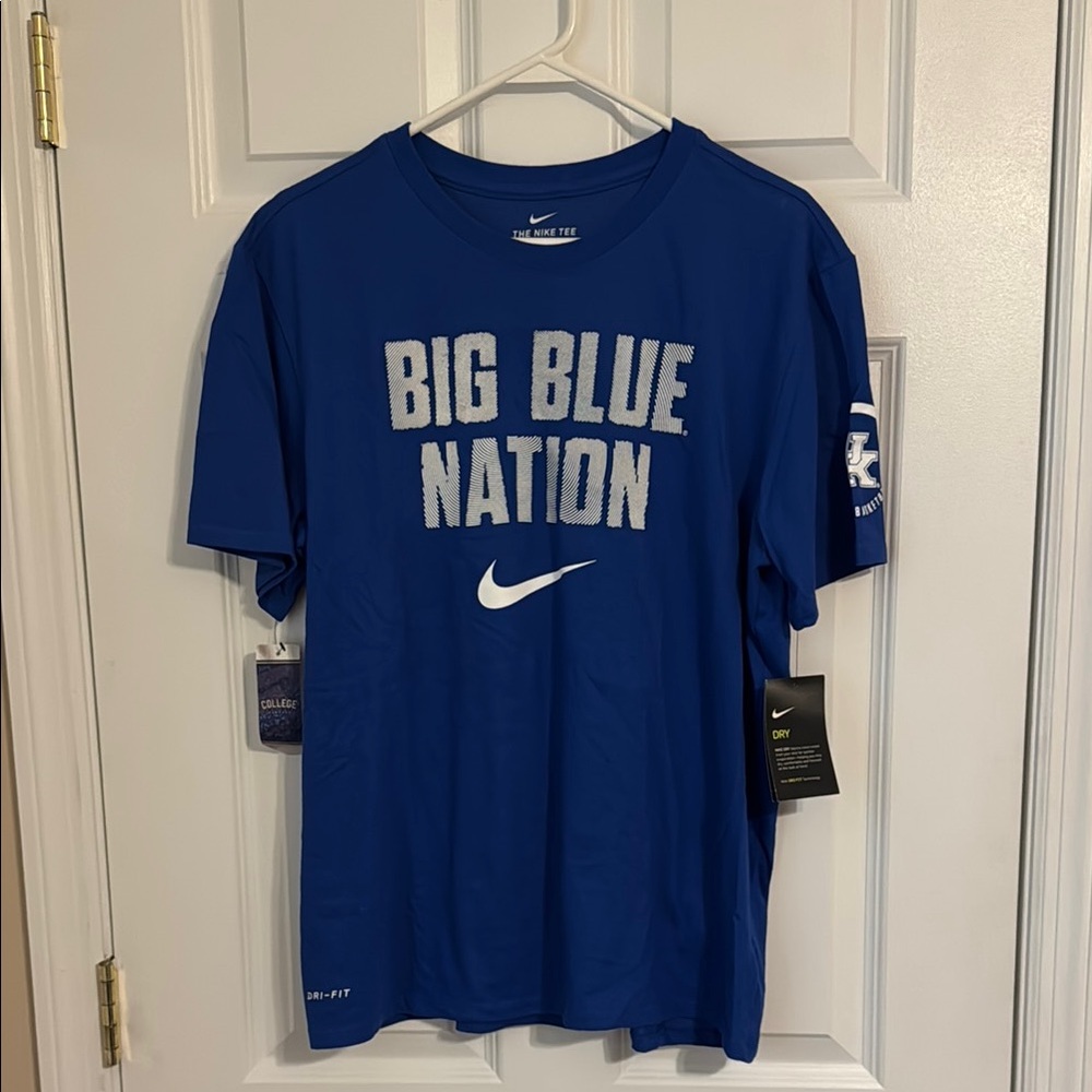 Nike Men's Blue Graphic T-Shirt